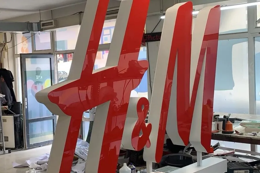 Shkronja dhe logo 3D: H&M